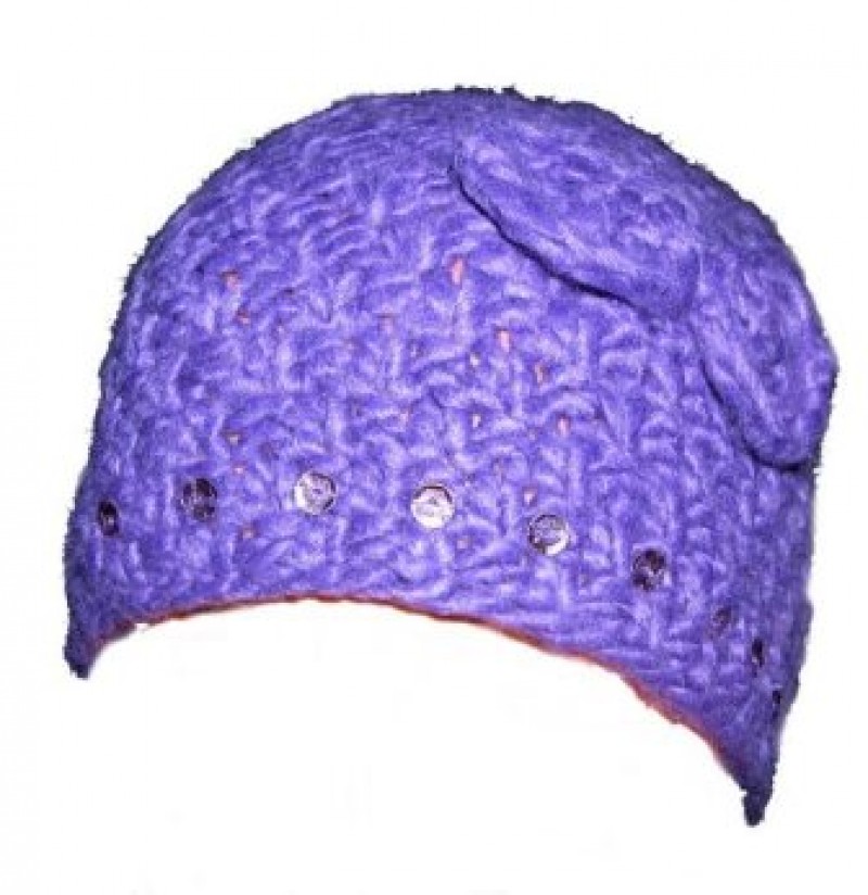 Плетена лилава шапка 1